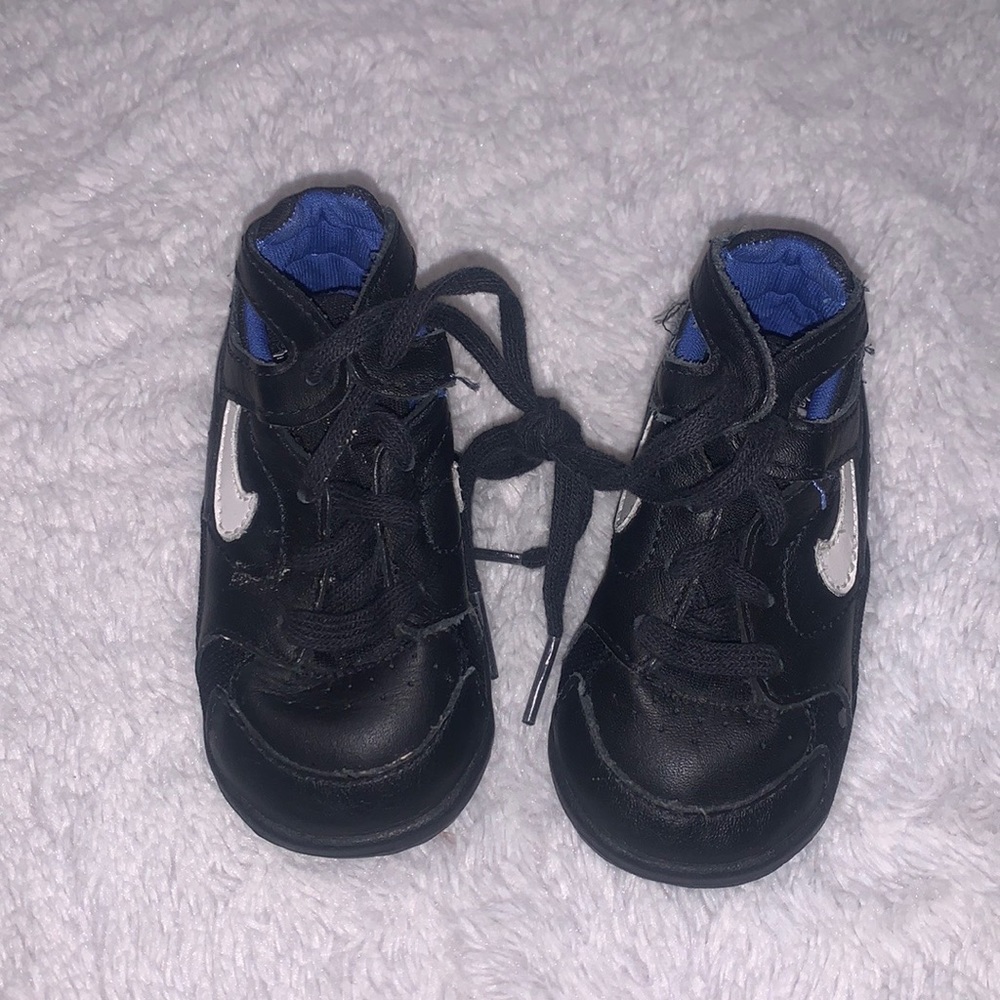Nike flight sneakers runners size 4